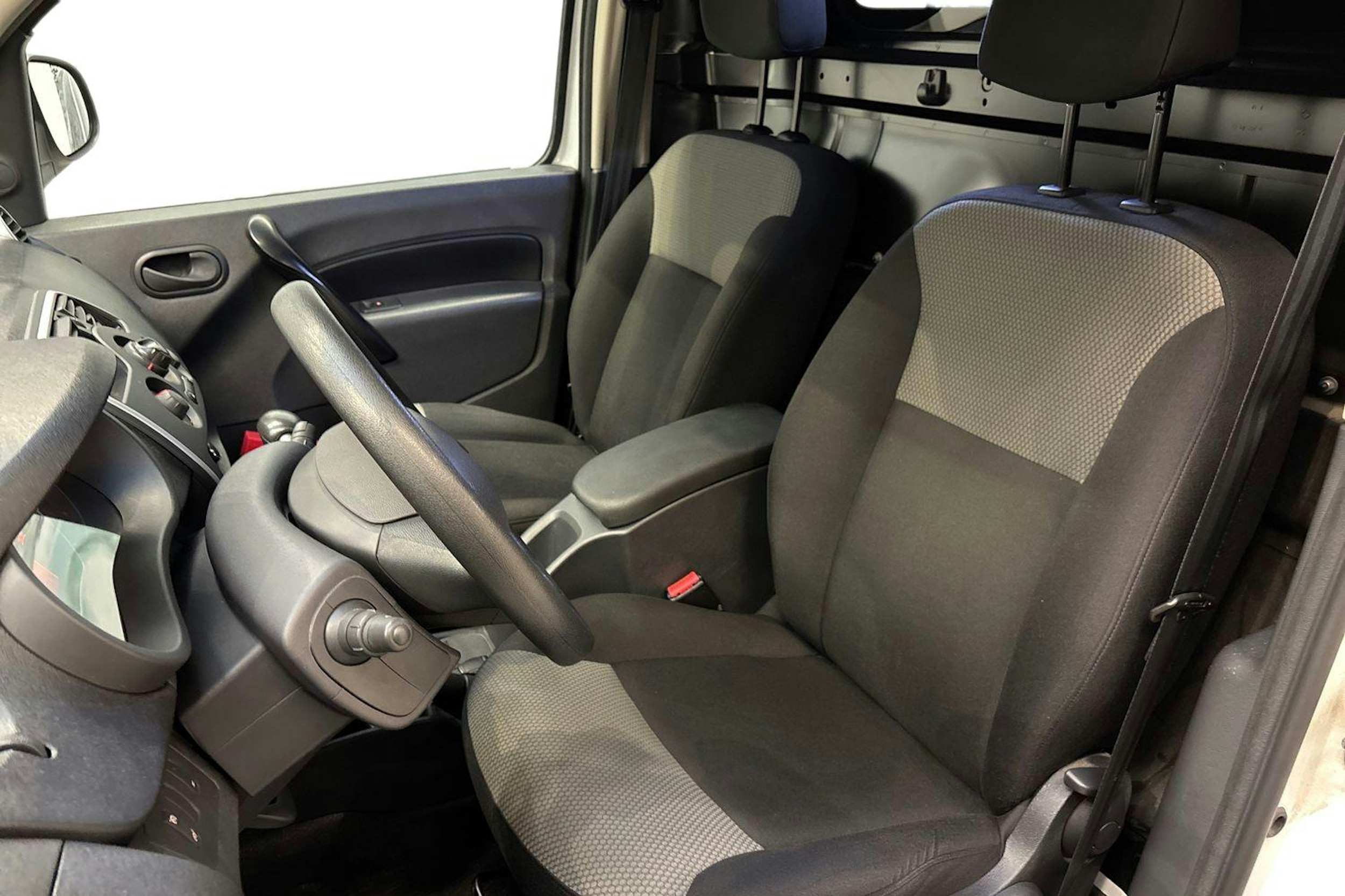 Valkoinen Renault Kangoo 2018 kuva 10.