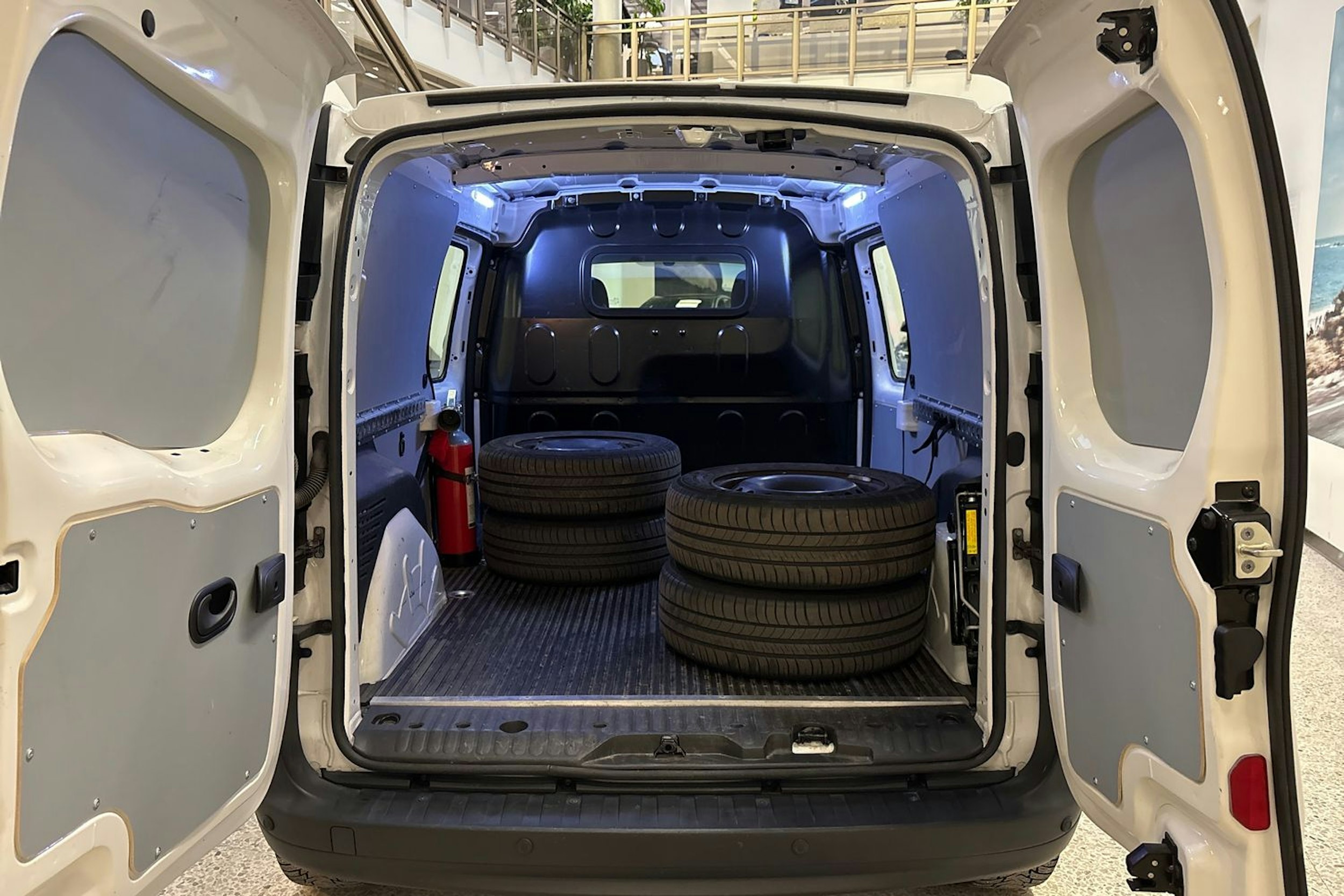 Valkoinen Renault Kangoo 2018 kuva 14.