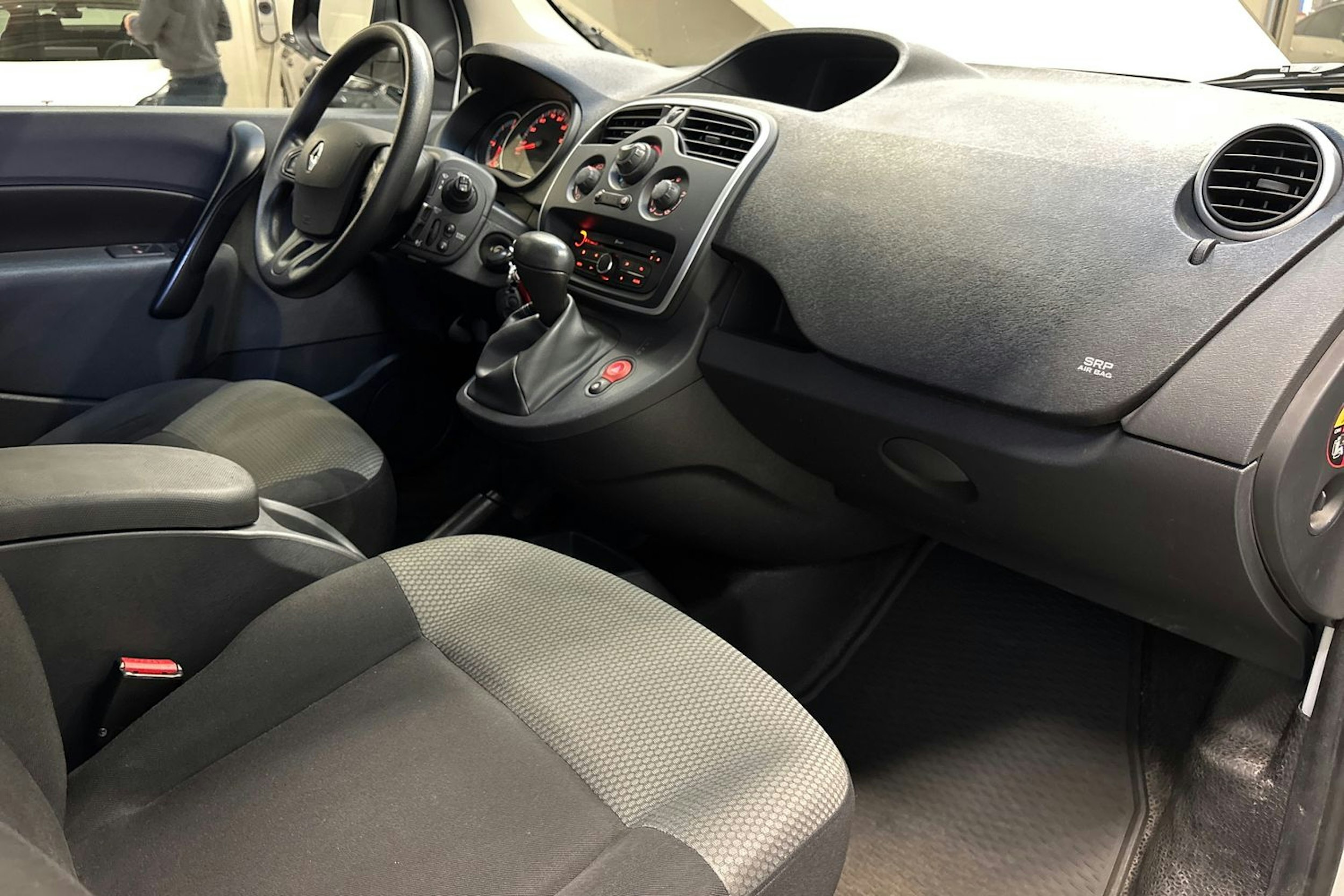 Valkoinen Renault Kangoo 2018 kuva 17.