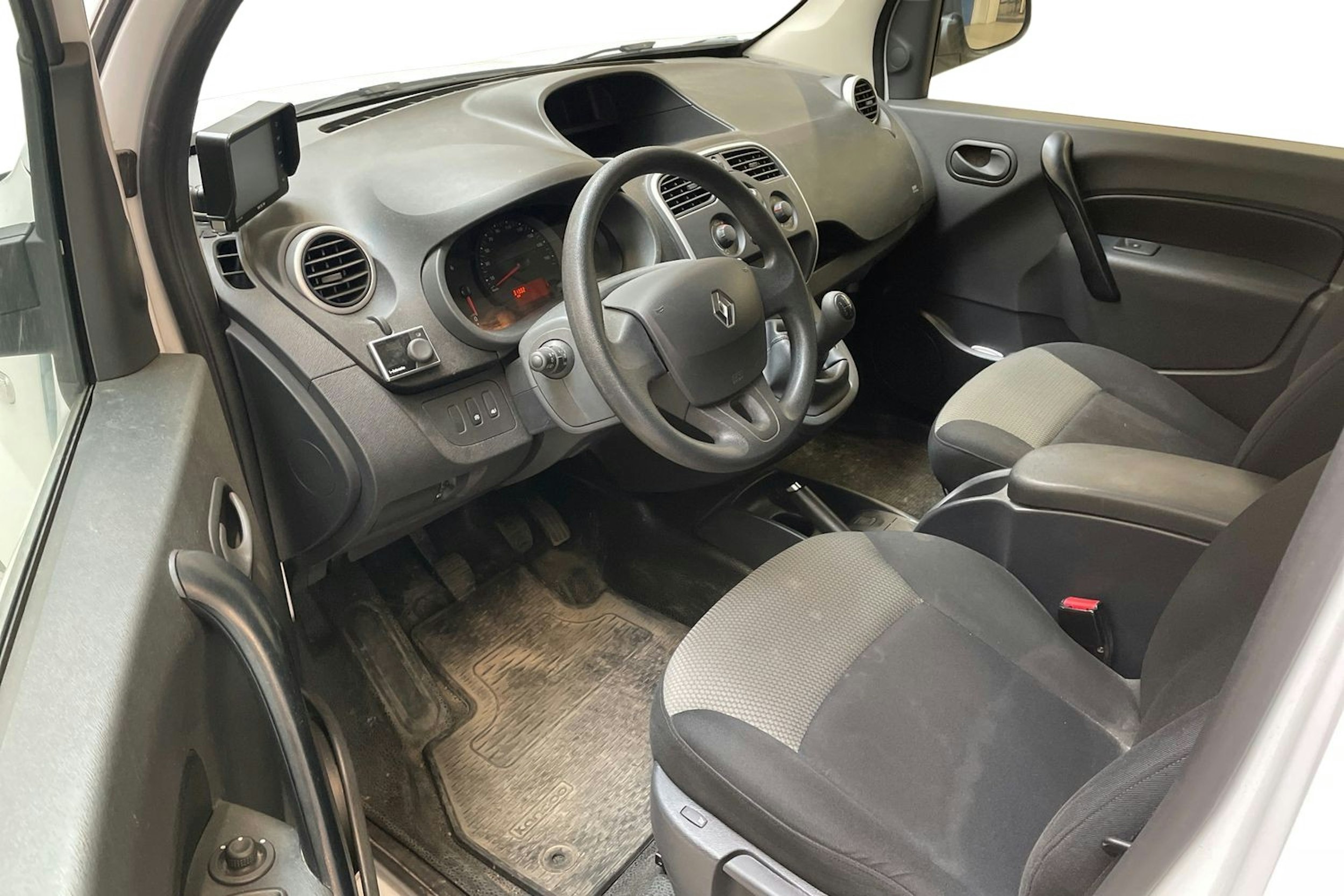 valkoinen Renault Kangoo 2019 kuva 3.