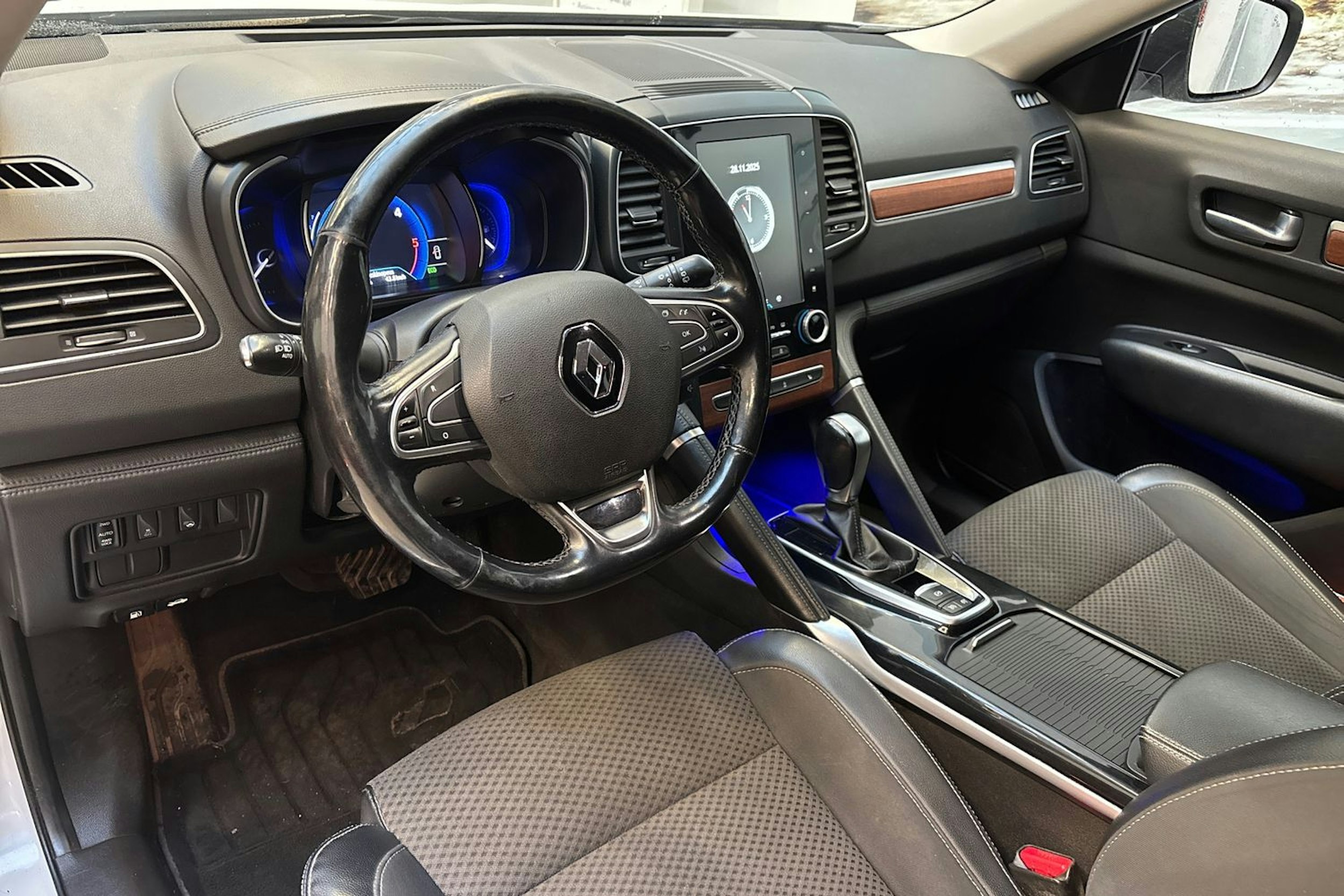 valkoinen Renault Koleos 2017 kuva 17.