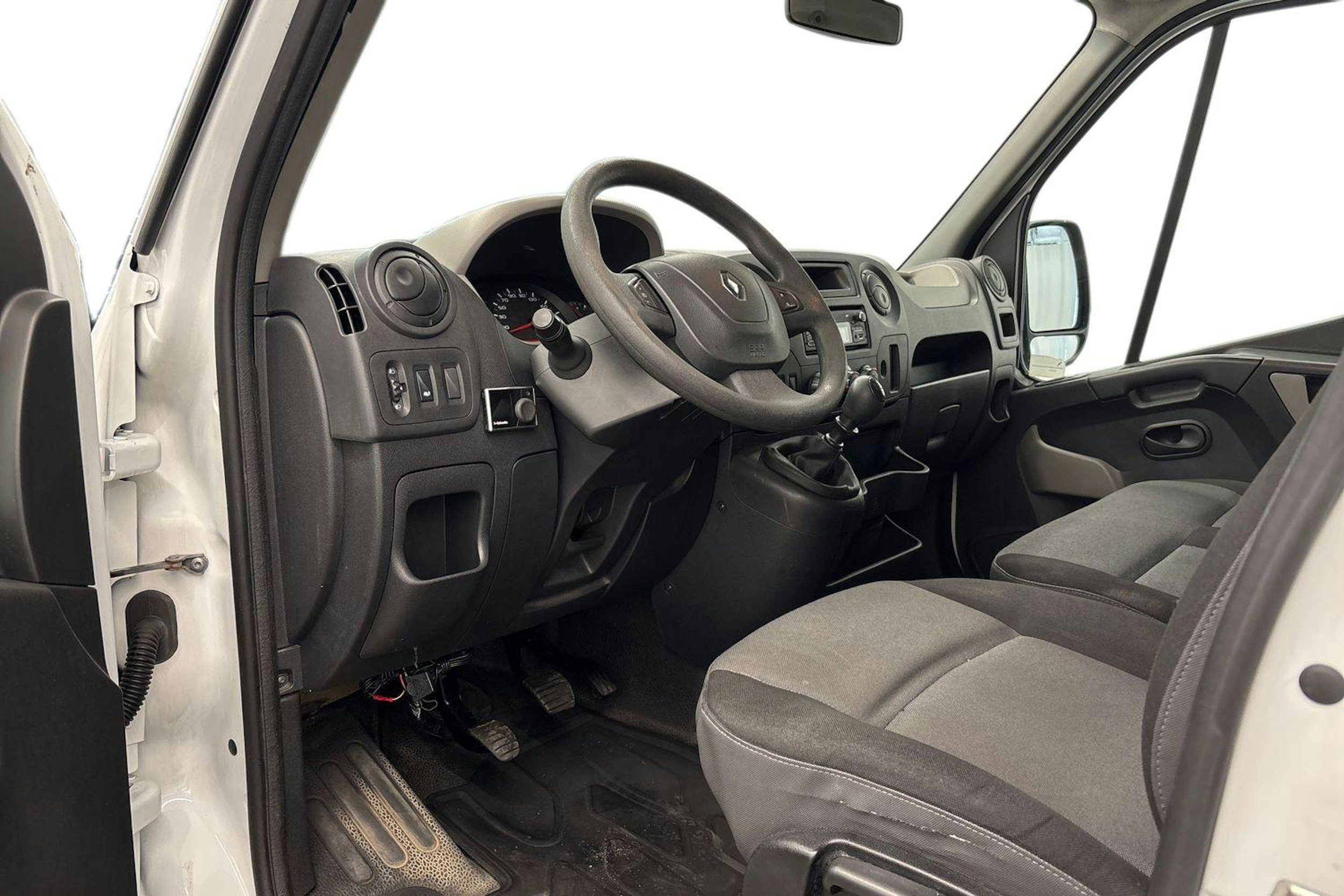 valkoinen Renault Master 2016 kuva 6.