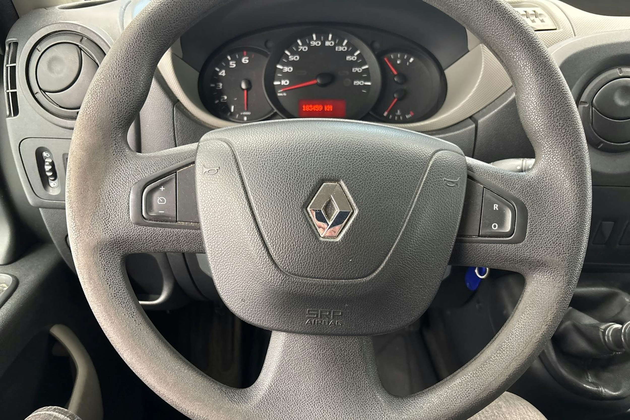 valkoinen Renault Master 2016 kuva 9.
