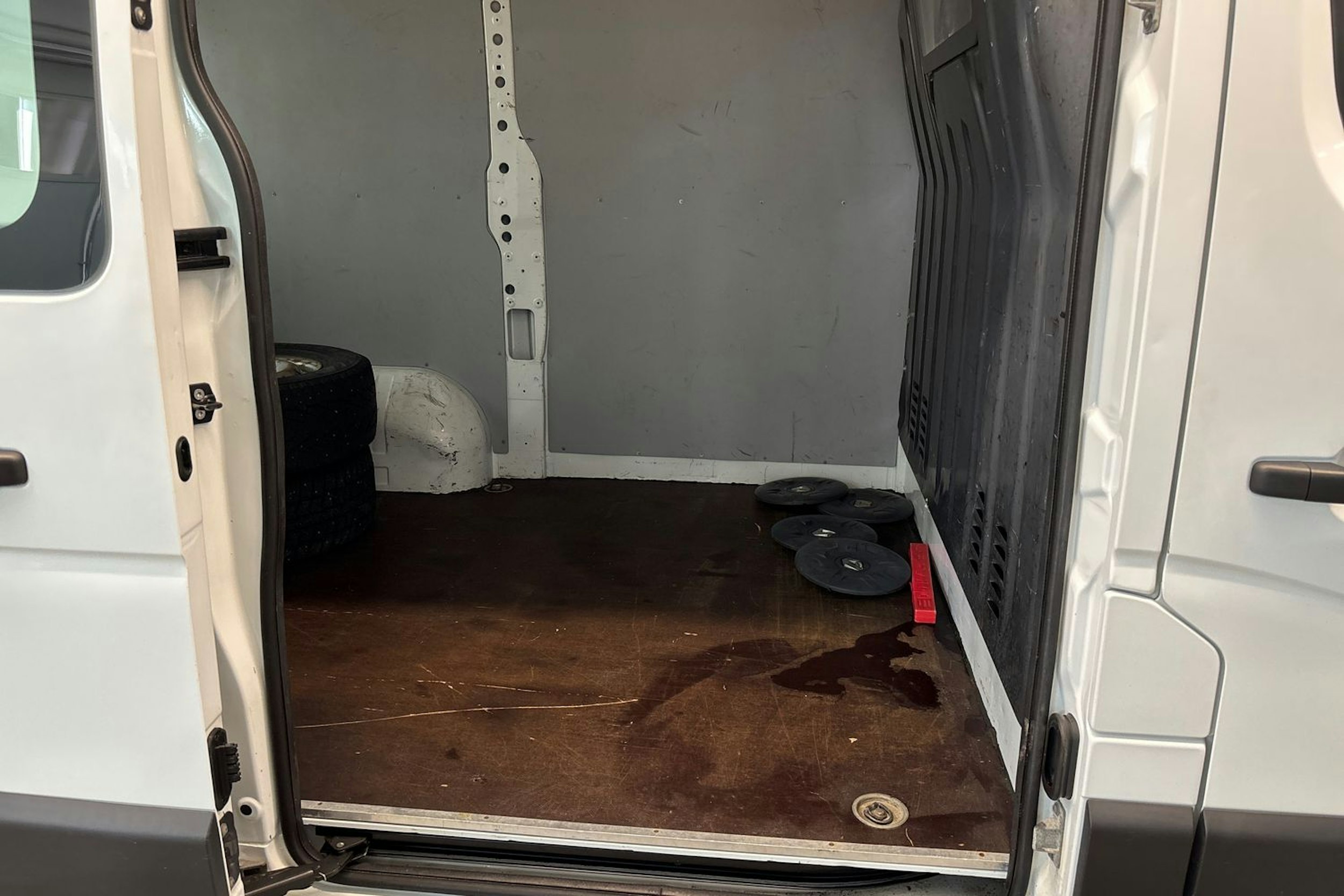 valkoinen Renault Master 2016 kuva 13.