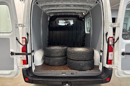 valkoinen Renault Master 2016 kuva 14.
