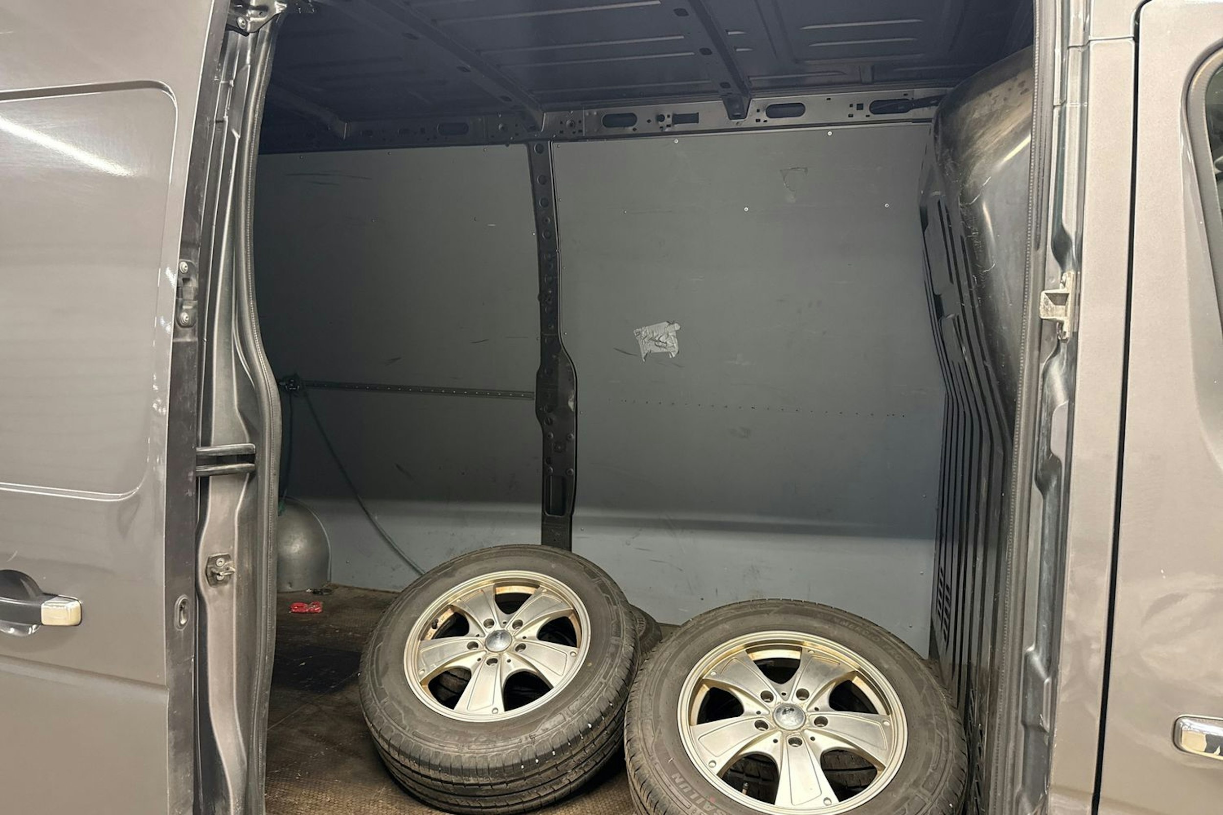 harmaa Renault Master 2016 kuva 13.