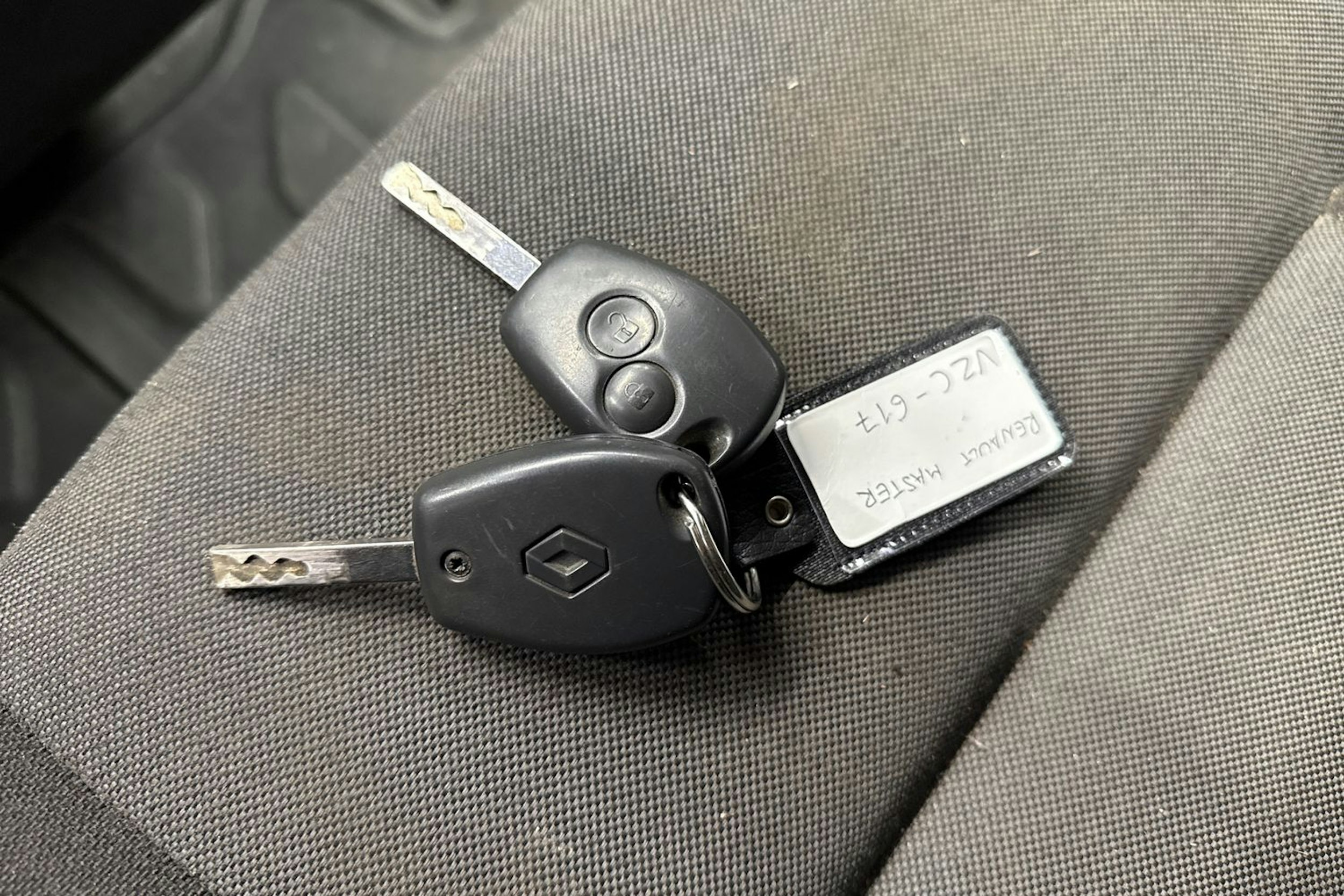 harmaa Renault Master 2016 kuva 20.