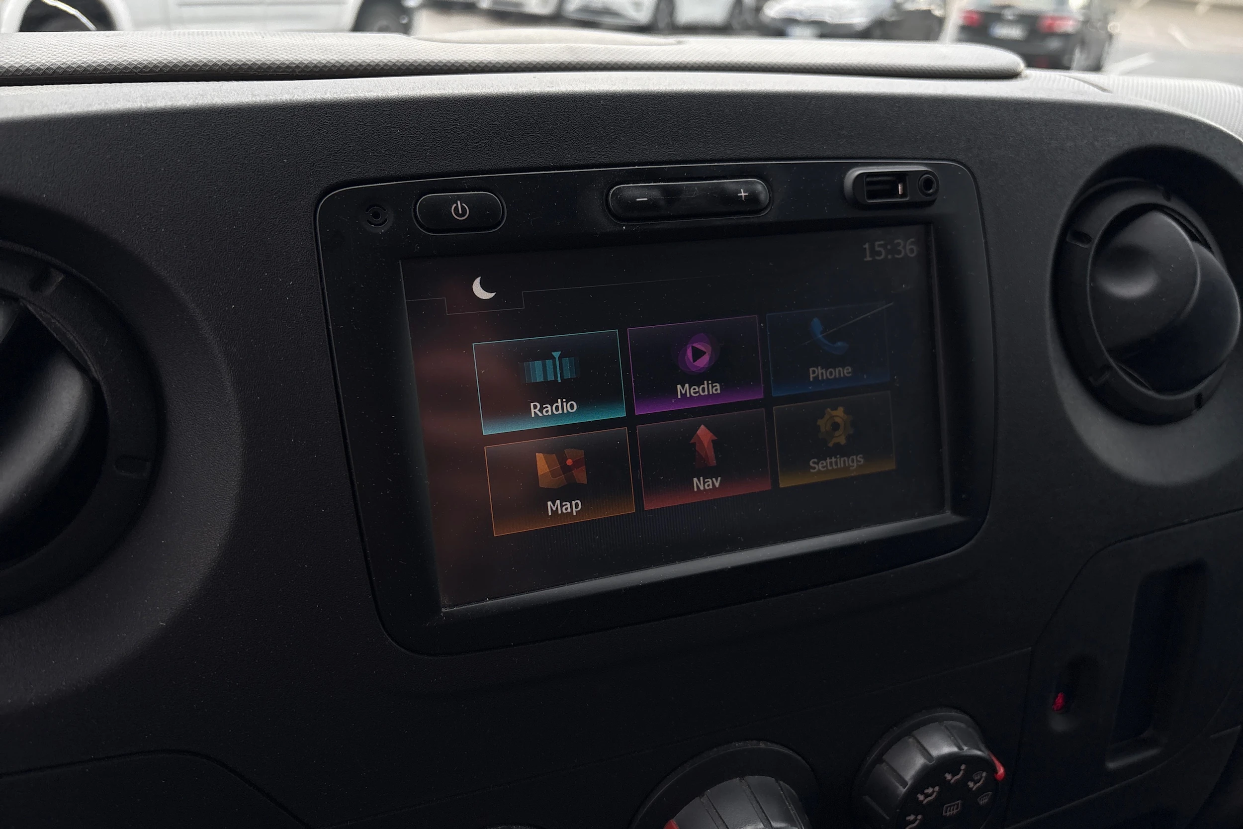 valkoinen Renault Master 2017 kuva 6.