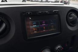 valkoinen Renault Master 2017 kuva 6.