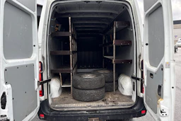 valkoinen Renault Master 2017 kuva 8.
