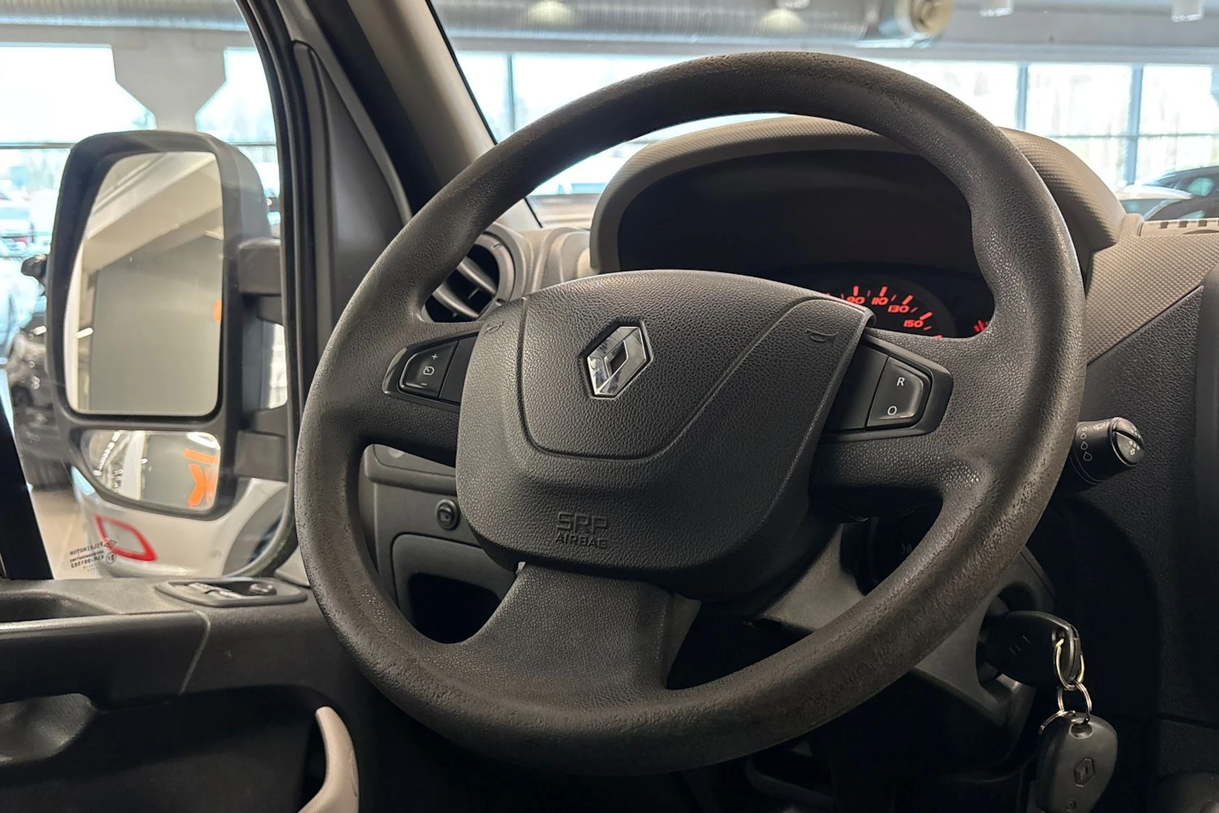 valkoinen Renault Master 2017 kuva 11.