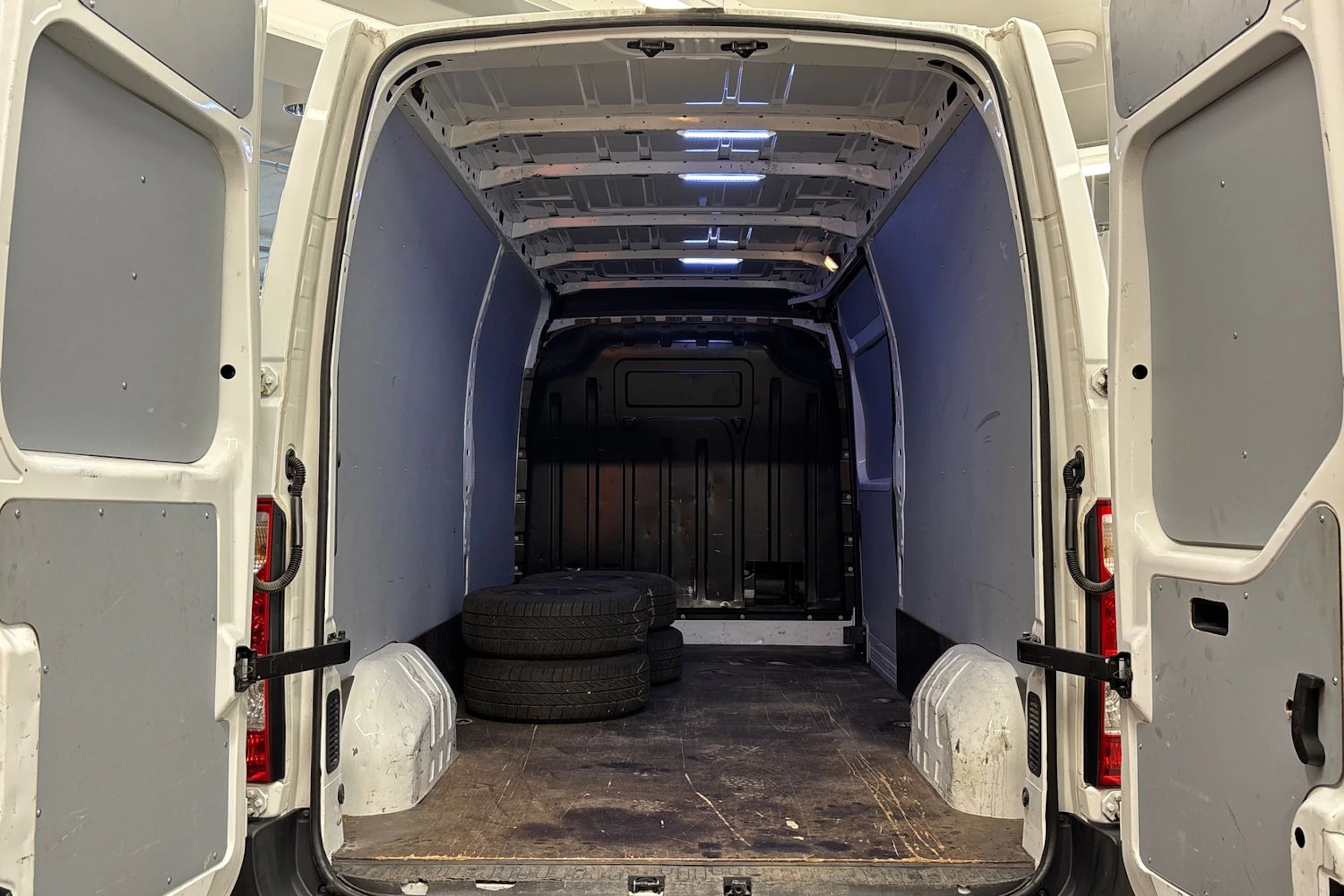 valkoinen Renault Master 2017 kuva 15.