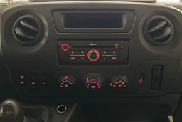 valkoinen Renault Master 2017 kuva 17.
