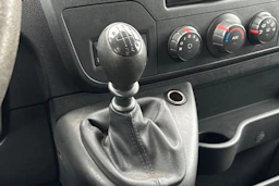 valkoinen Renault Master 2017 kuva 19.