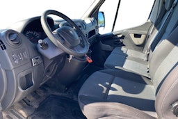 valkoinen Renault Master 2018 kuva 3.