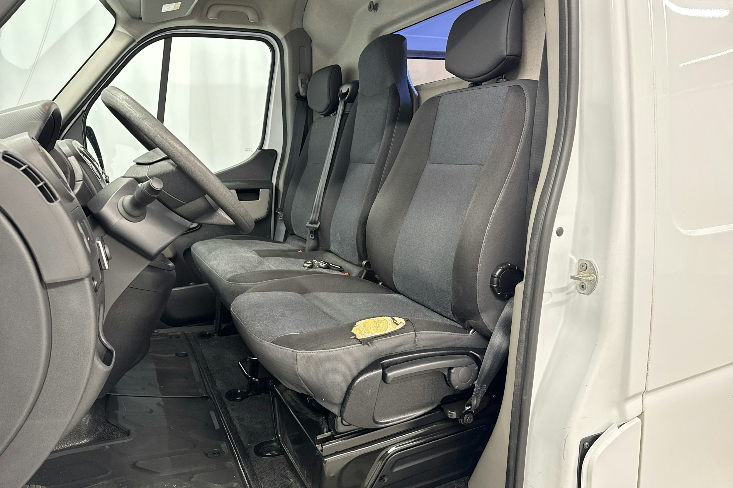 valkoinen Renault Master 2018 kuva 8.