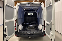 valkoinen Renault Master 2018 kuva 13.