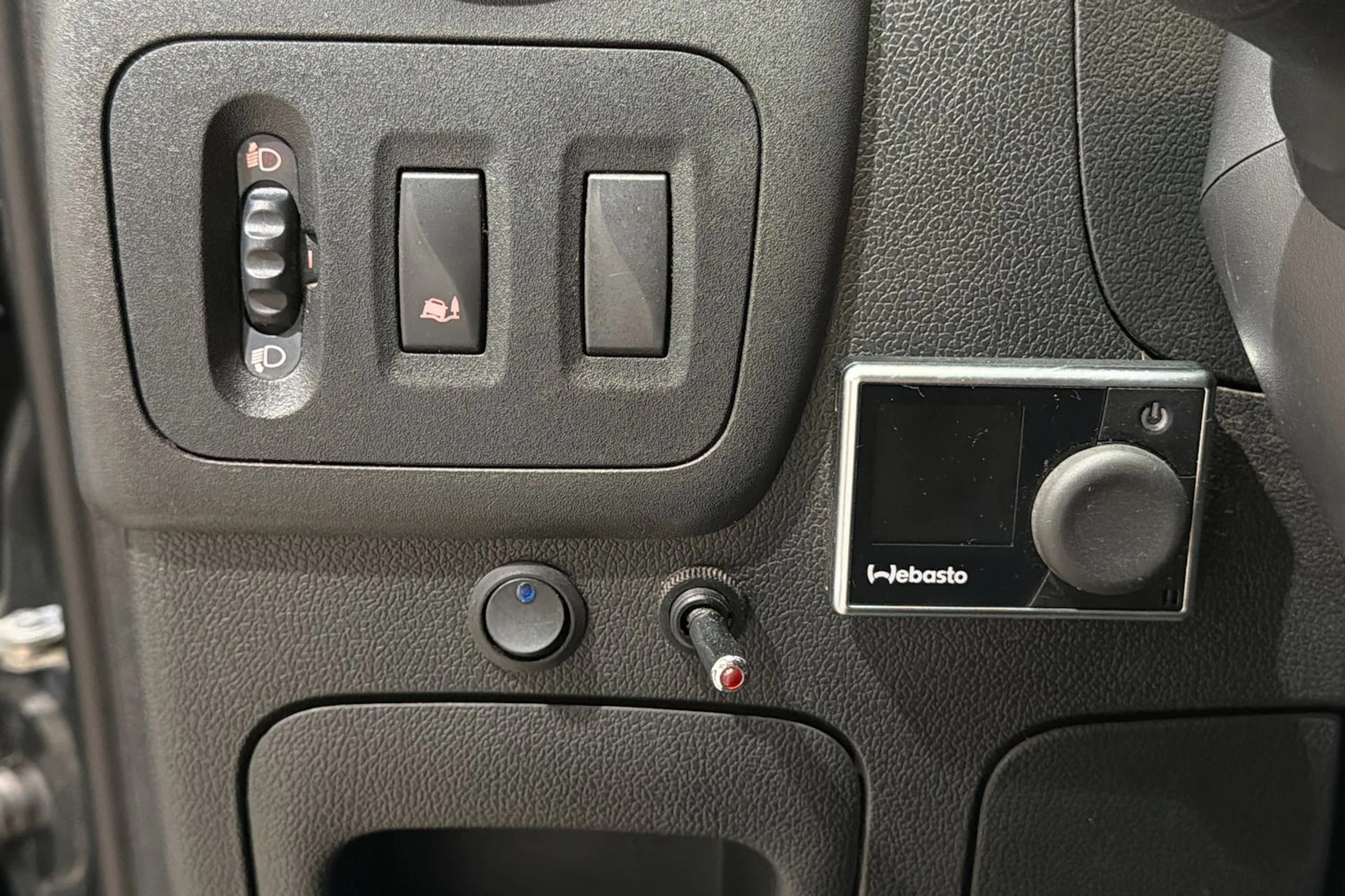 musta Renault Master 2018 kuva 15.