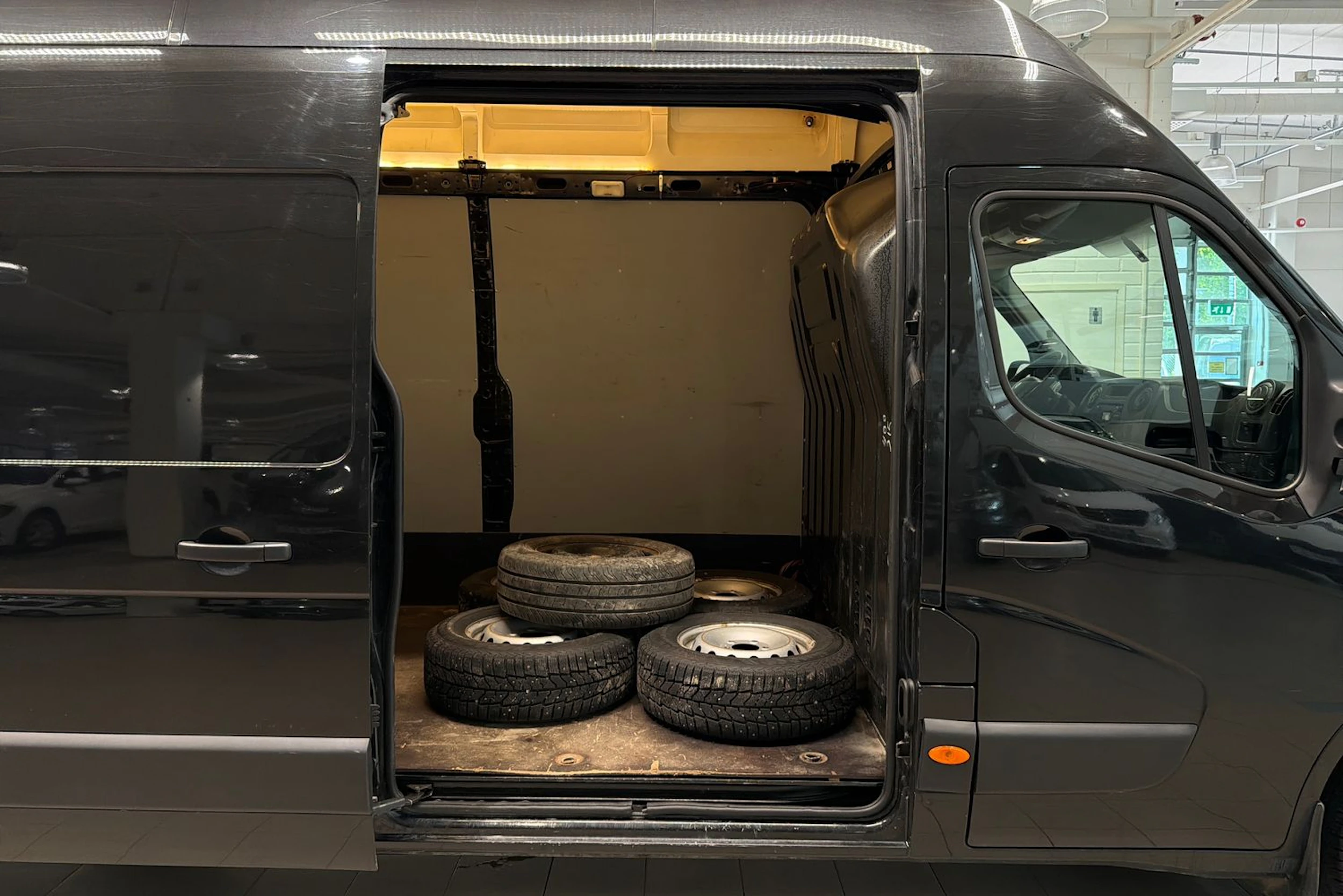musta Renault Master 2018 kuva 20.