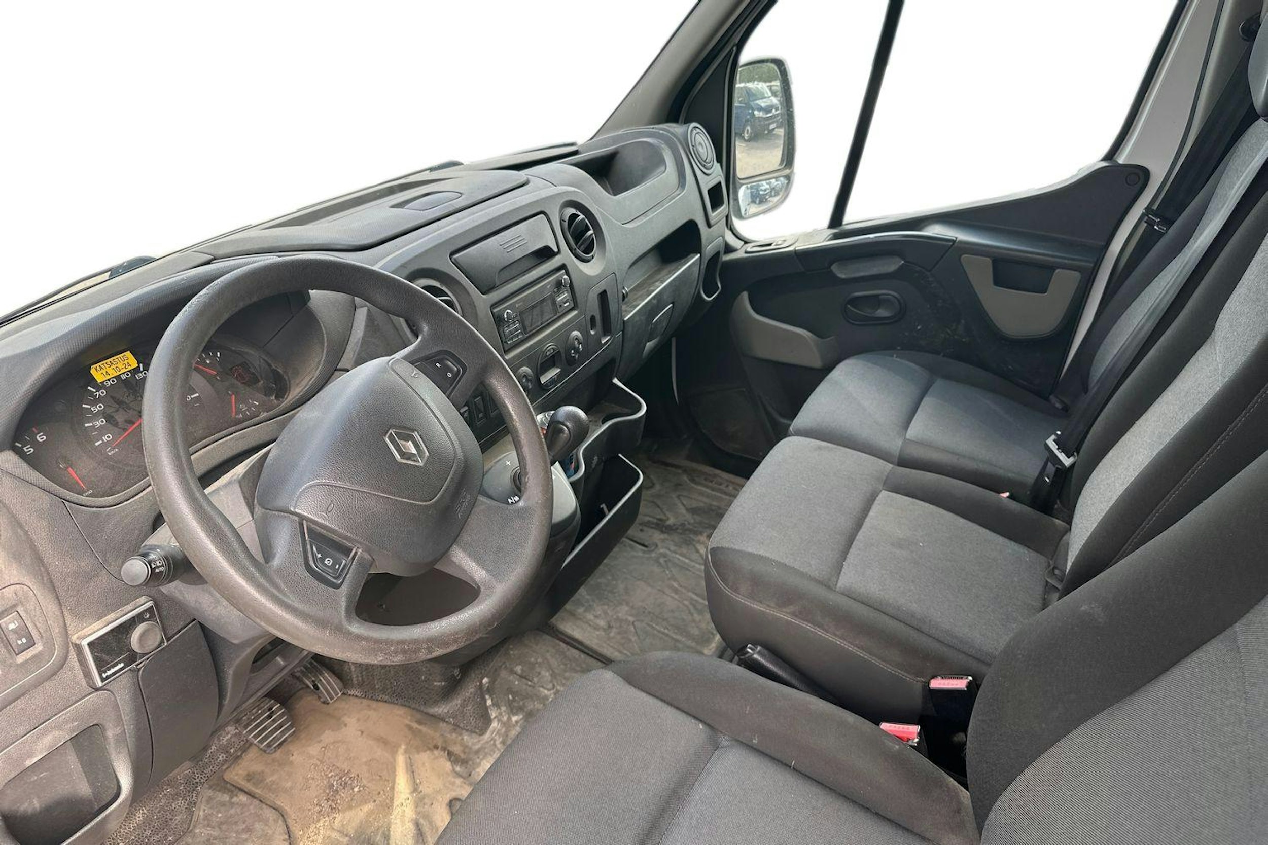 valkoinen Renault Master 2018 kuva 3.