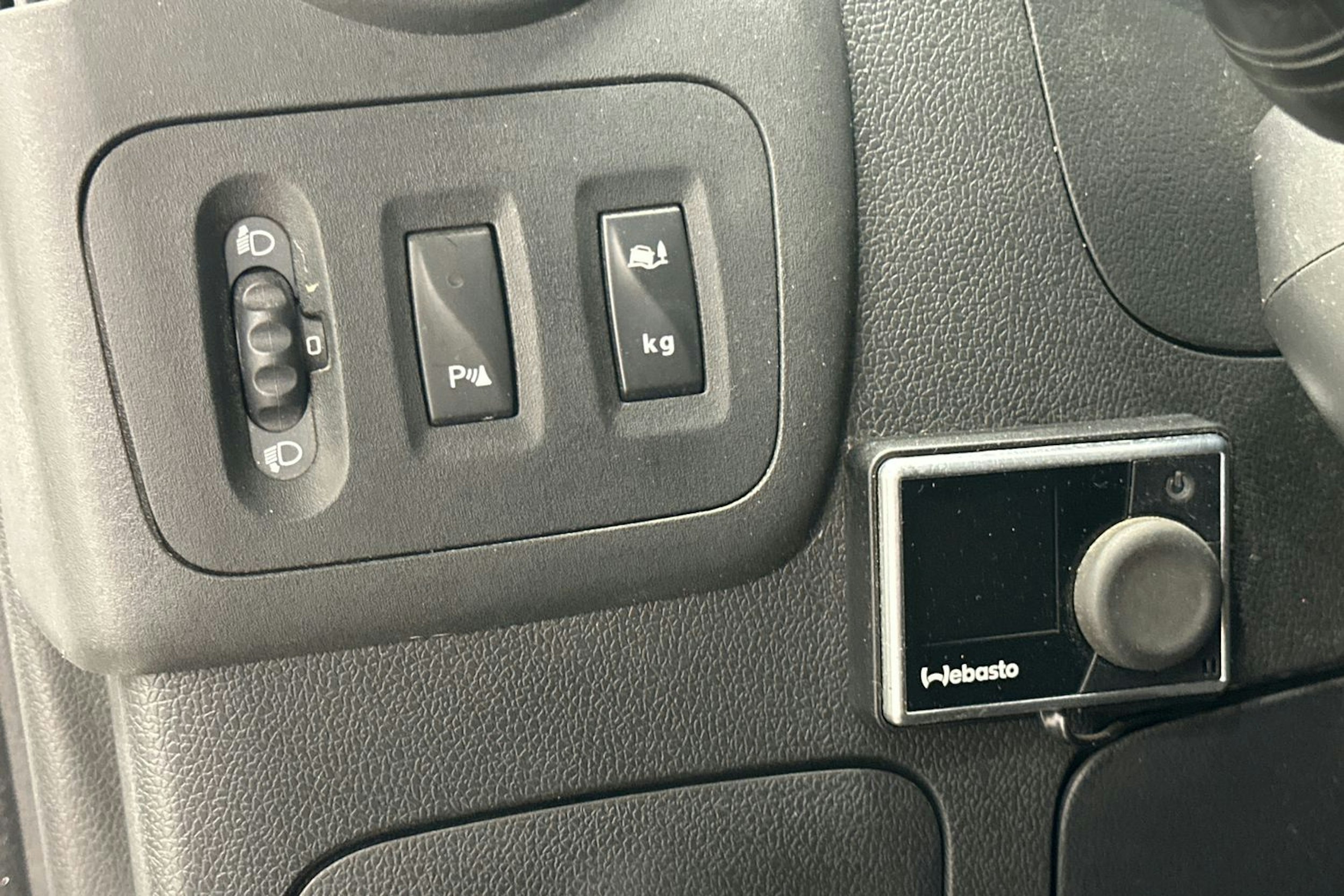 valkoinen Renault Master 2018 kuva 14.