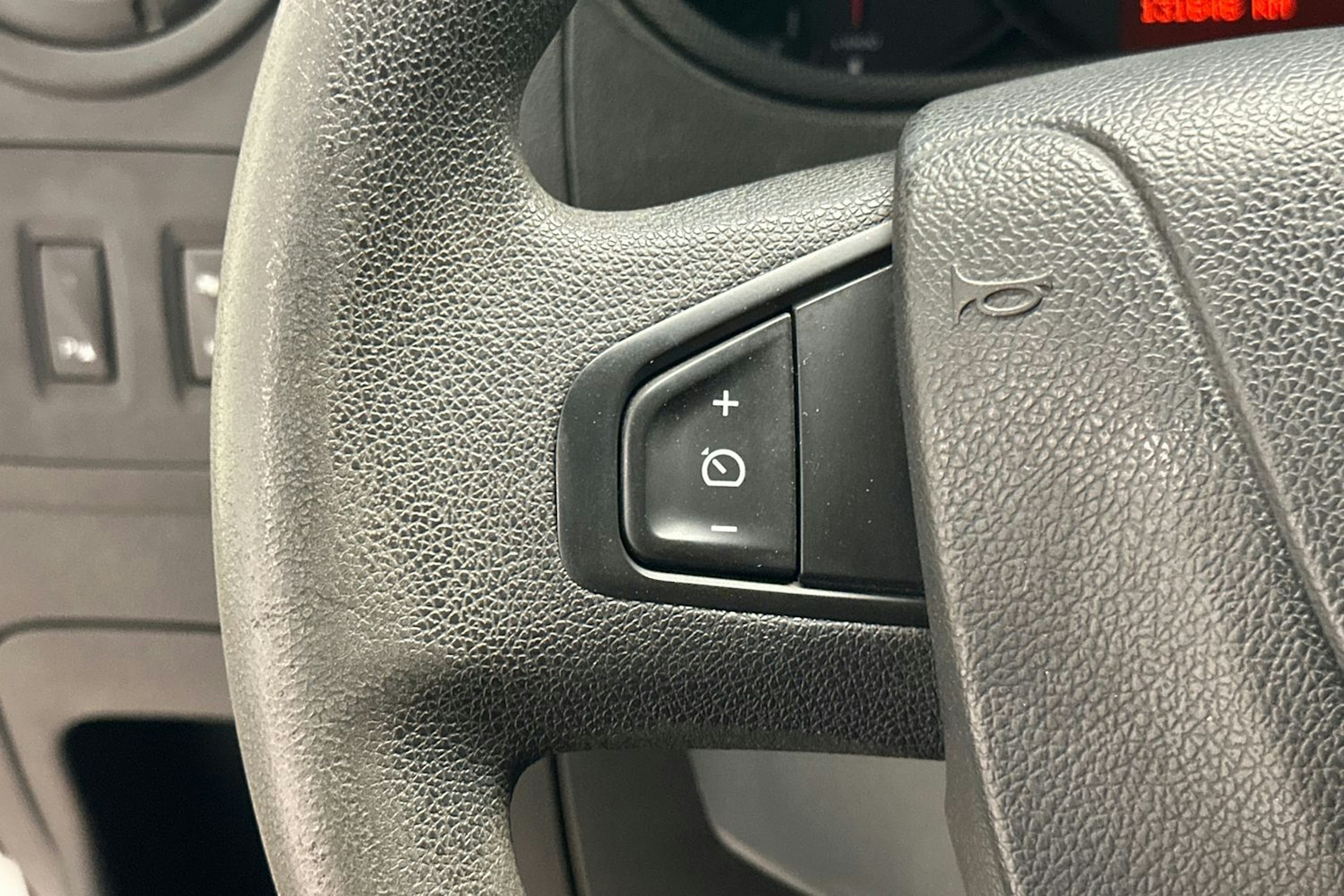 valkoinen Renault Master 2018 kuva 16.