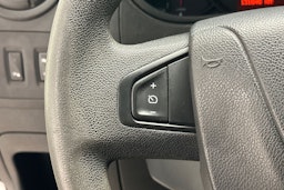valkoinen Renault Master 2018 kuva 16.