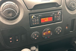 valkoinen Renault Master 2018 kuva 18.