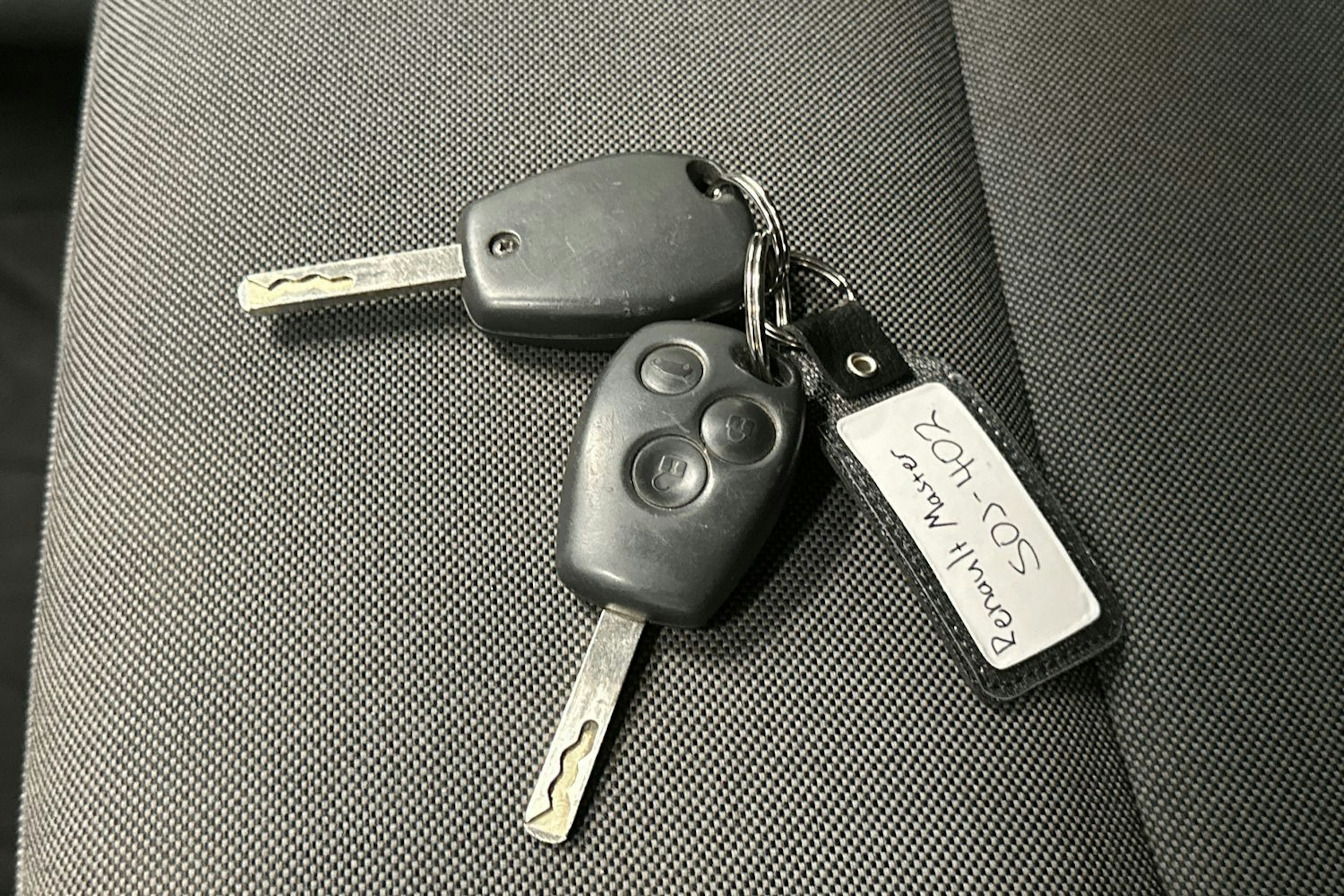 valkoinen Renault Master 2018 kuva 19.