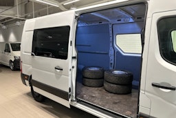valkoinen Renault Master 2018 kuva 22.