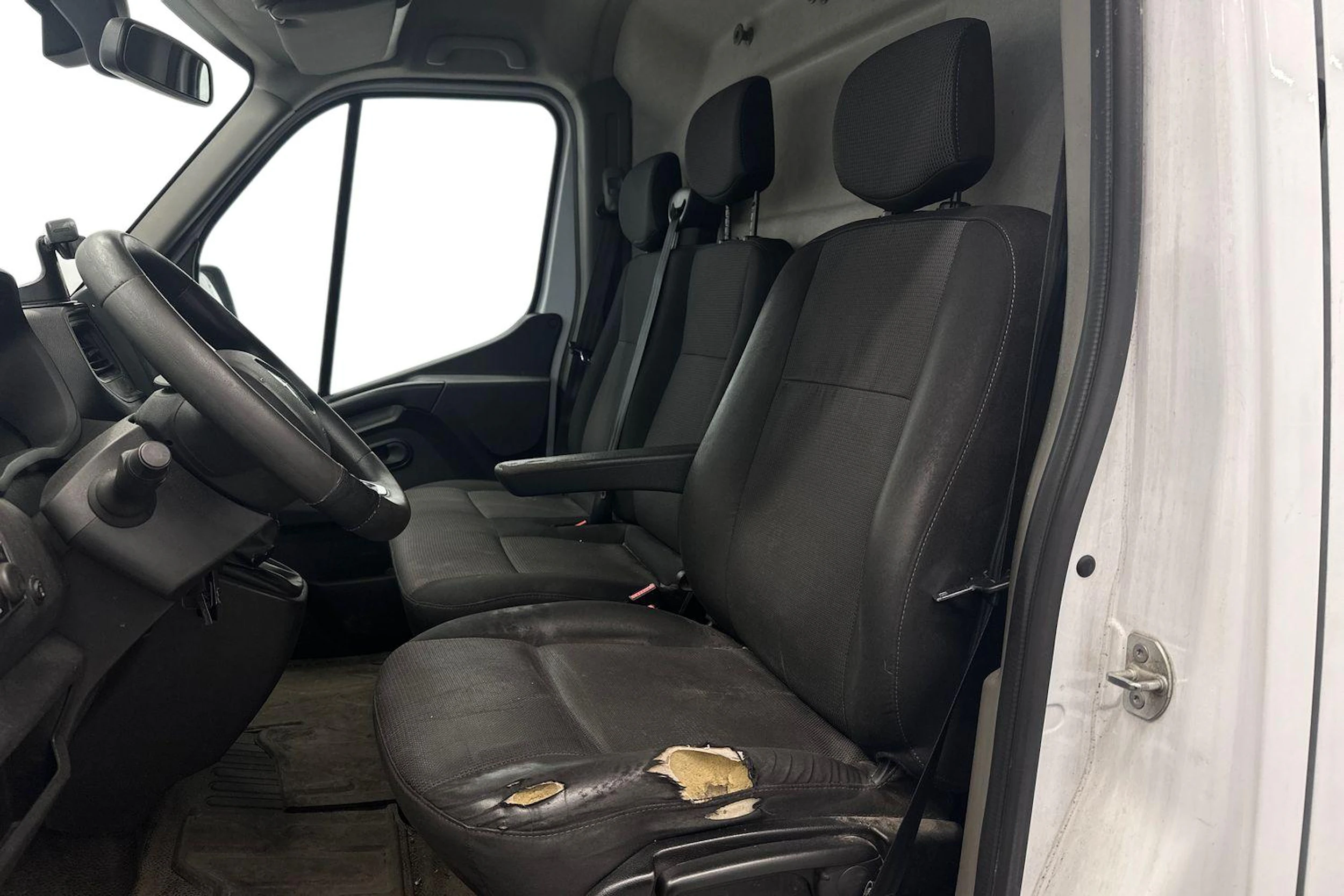 valkoinen Renault Master 2019 kuva 8.