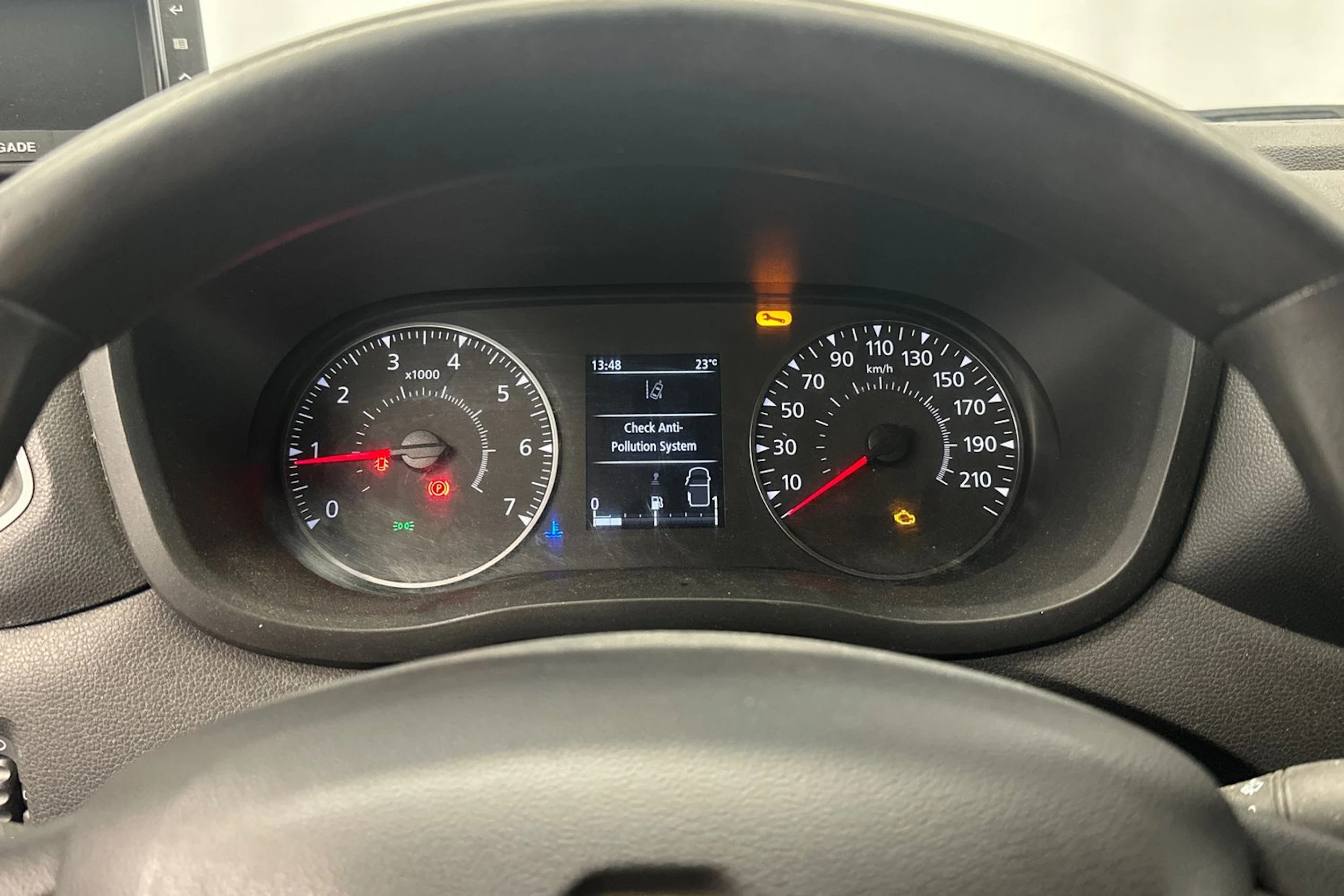 valkoinen Renault Master 2019 kuva 11.