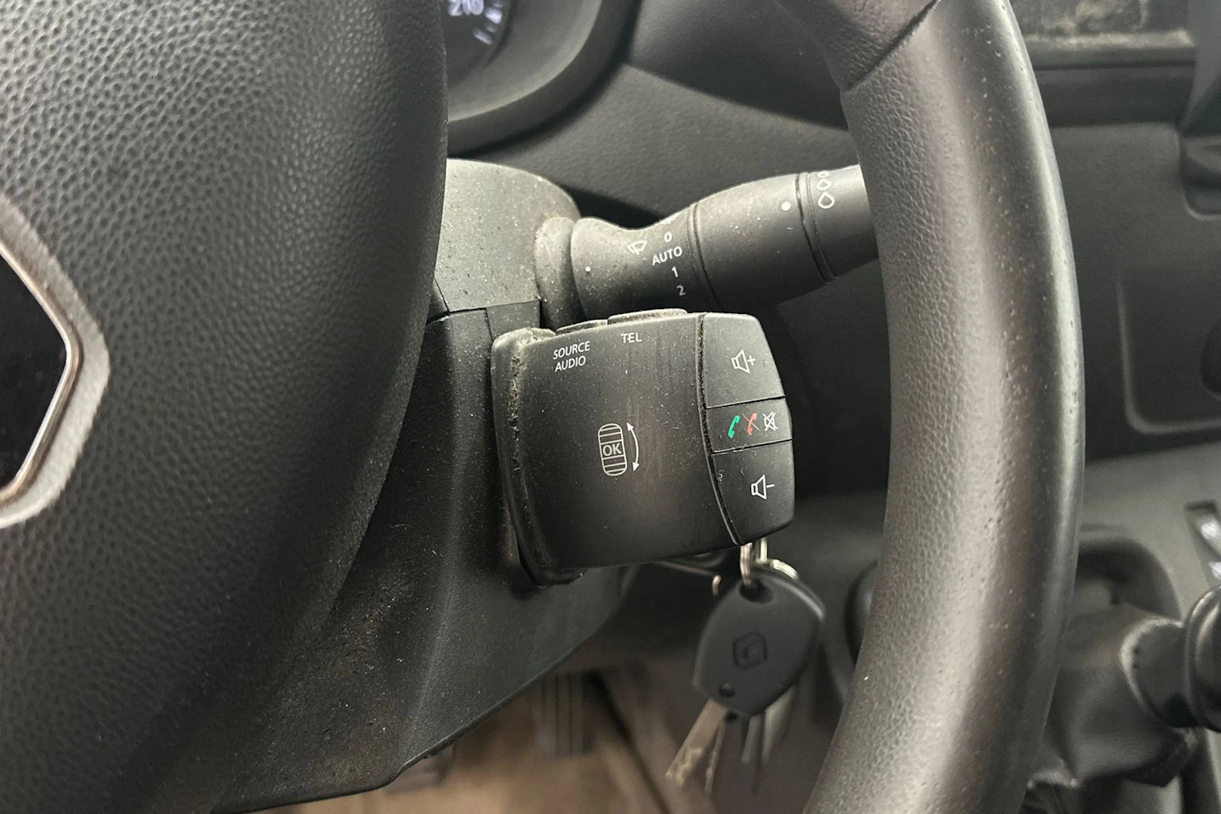 valkoinen Renault Master 2019 kuva 12.