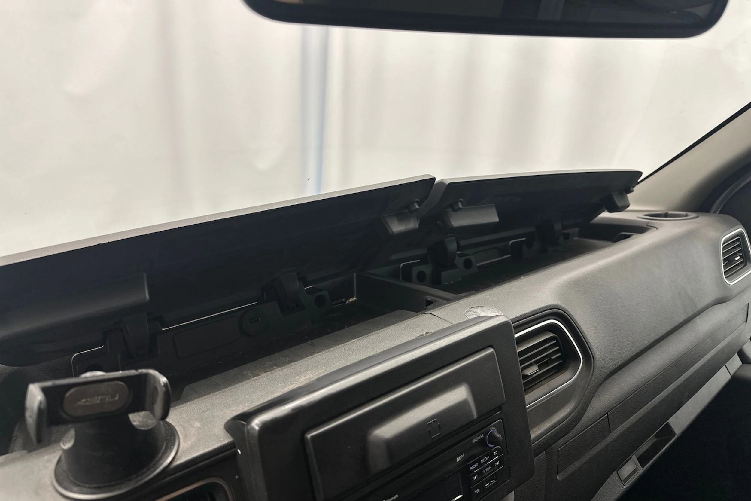valkoinen Renault Master 2019 kuva 16.
