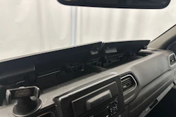 valkoinen Renault Master 2019 kuva 16.