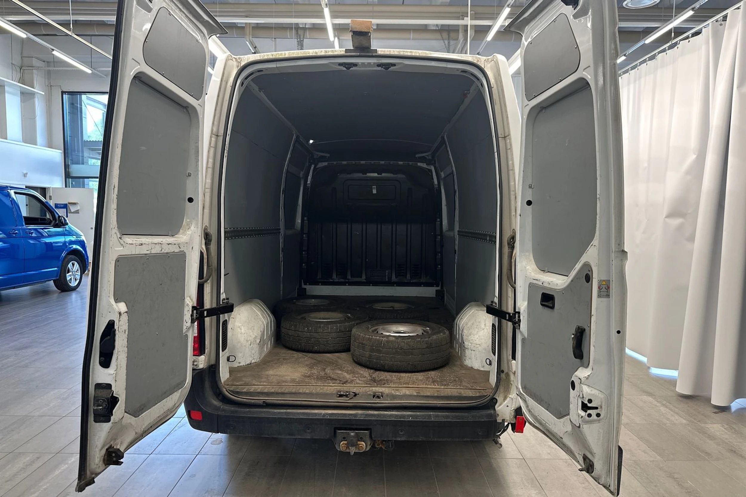 valkoinen Renault Master 2019 kuva 19.