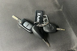 valkoinen Renault Master 2019 kuva 21.