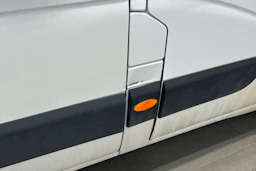 valkoinen Renault Master 2019 kuva 25.