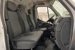 valkoinen Renault Master 2019 kuva 8.