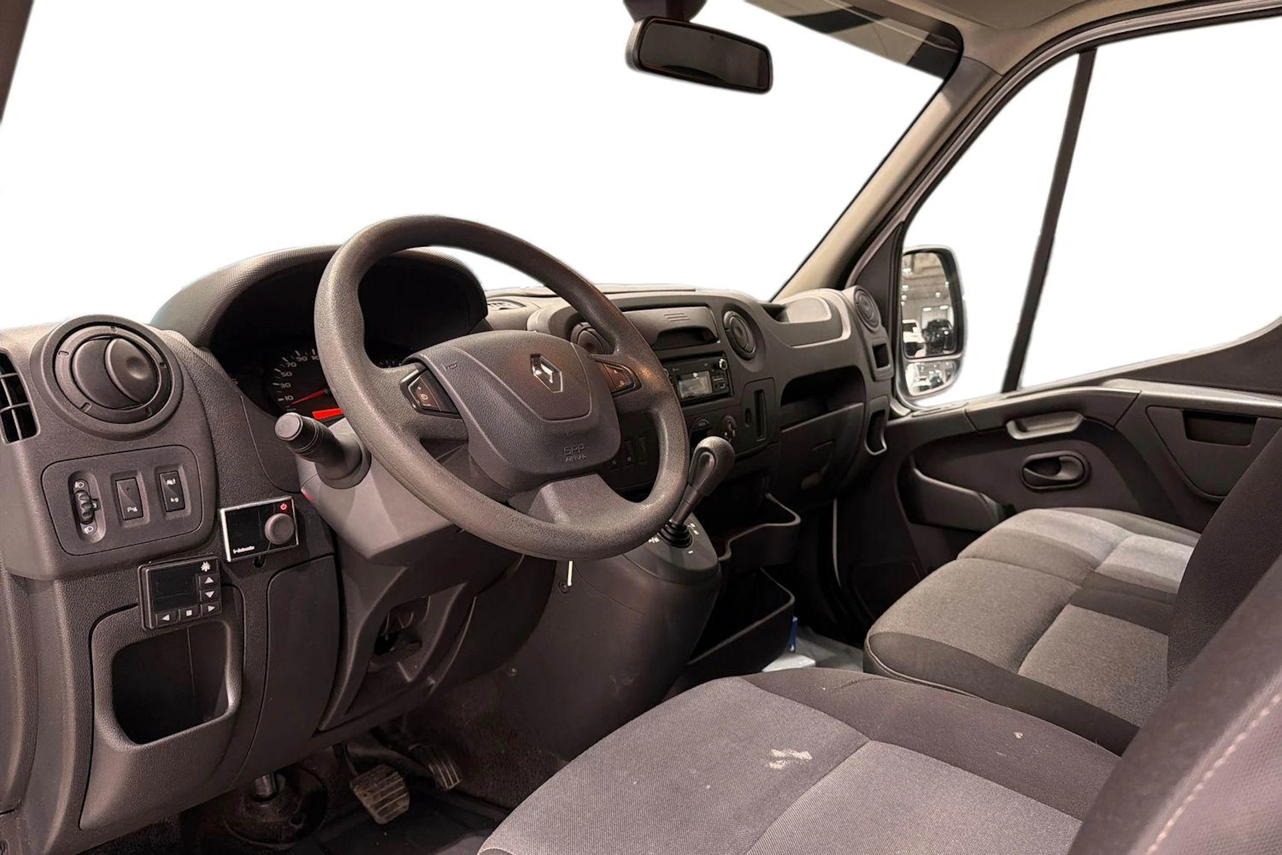 valkoinen Renault Master 2019 kuva 8.