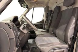 valkoinen Renault Master 2019 kuva 11.
