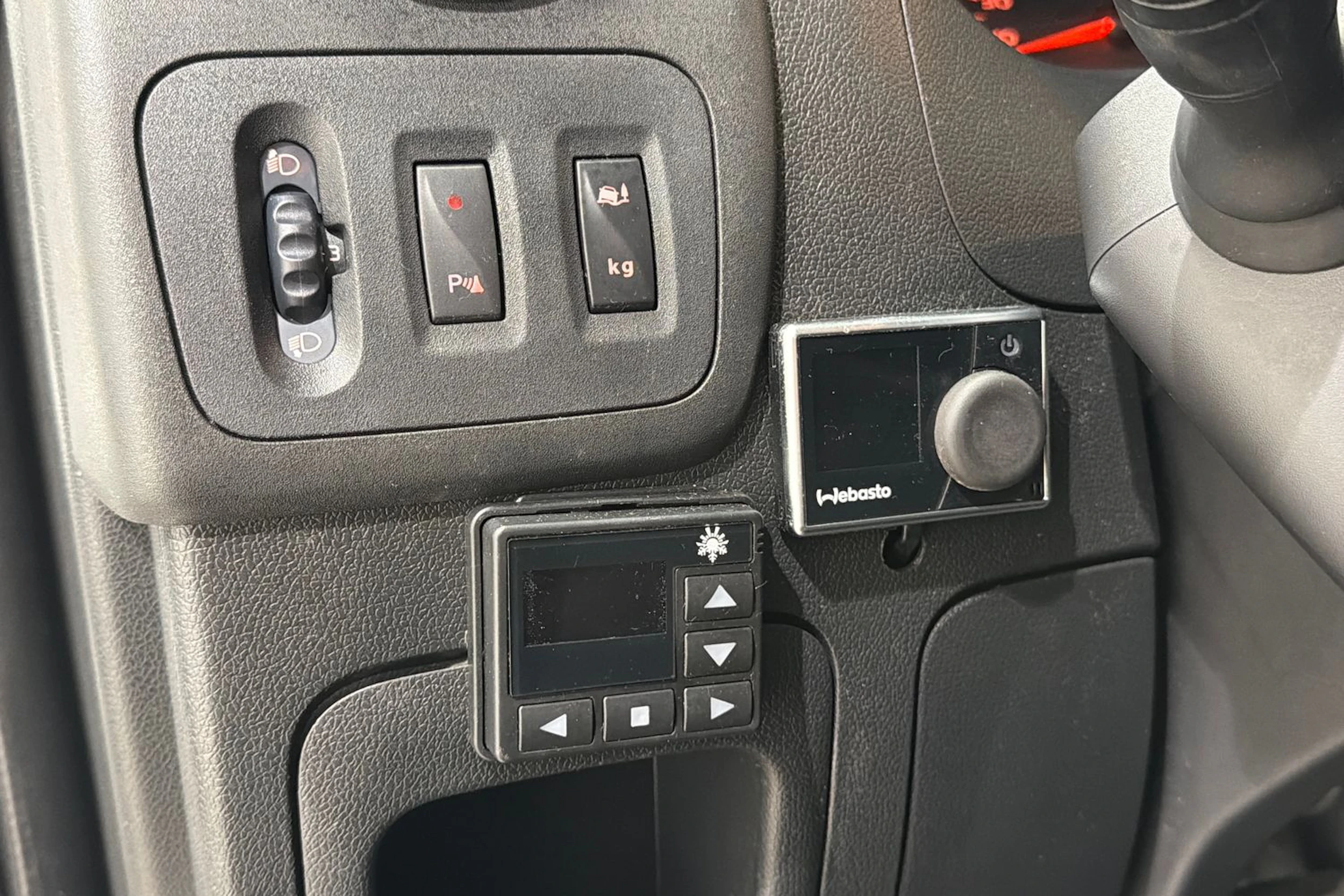 valkoinen Renault Master 2019 kuva 16.