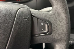 valkoinen Renault Master 2019 kuva 18.