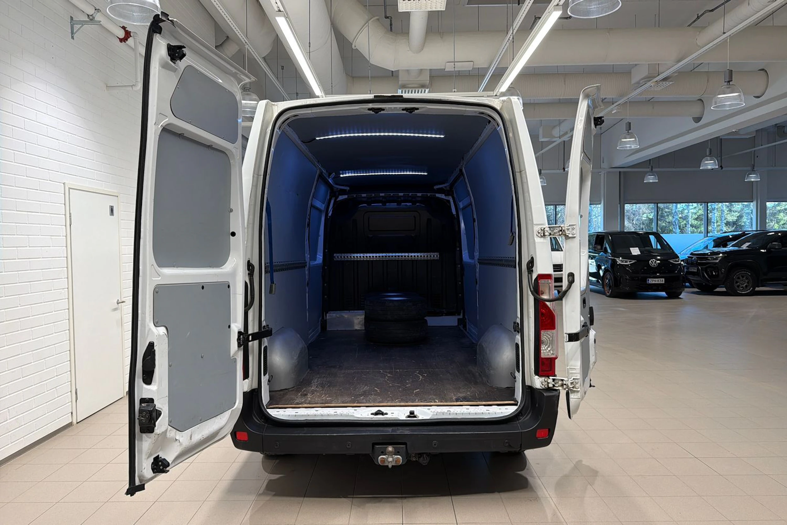 valkoinen Renault Master 2019 kuva 28.