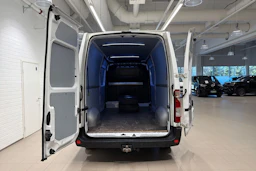 valkoinen Renault Master 2019 kuva 28.