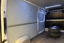 valkoinen Renault Master 2019 kuva 30.