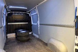 valkoinen Renault Master 2019 kuva 31.