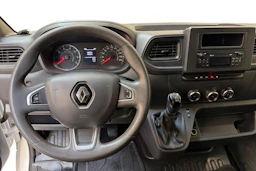 valkoinen Renault Master 2020 kuva 9.
