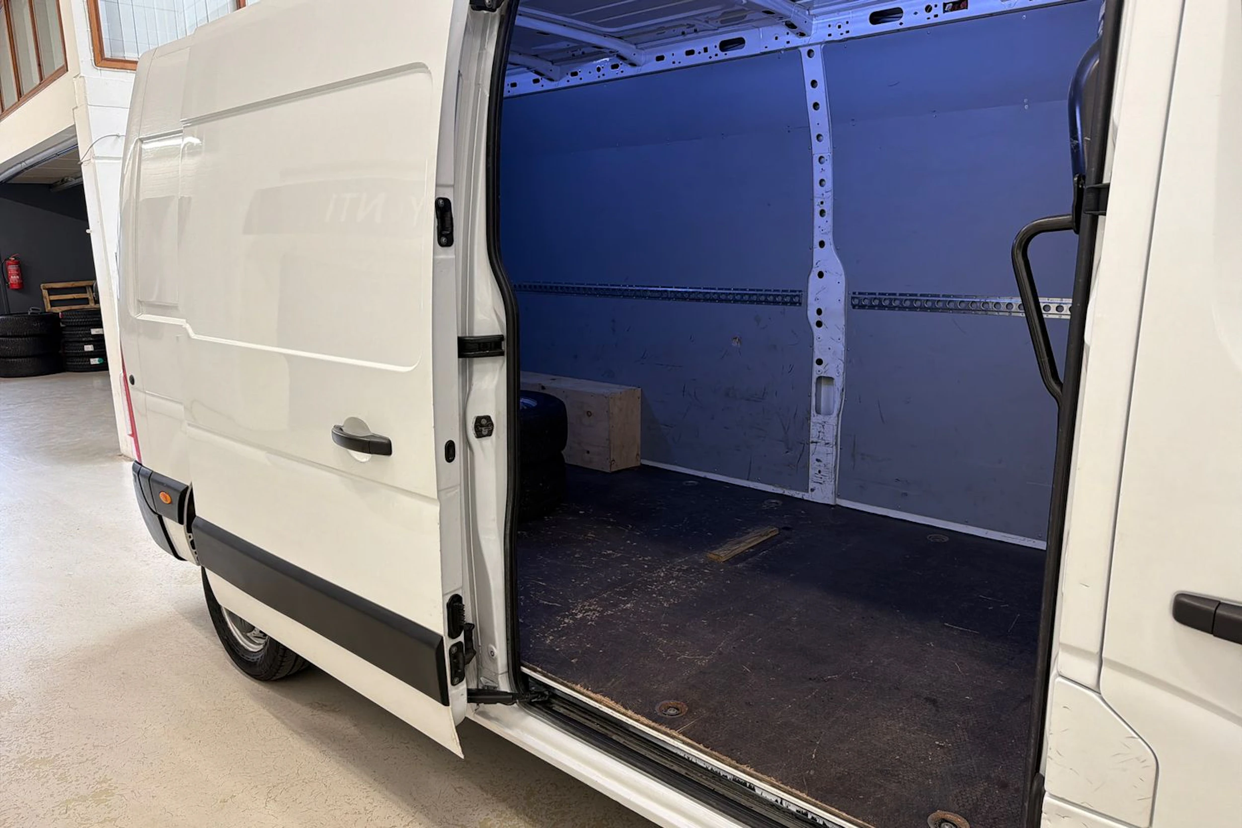 valkoinen Renault Master 2020 kuva 19.