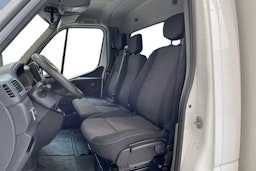 valkoinen Renault Master 2020 kuva 6.
